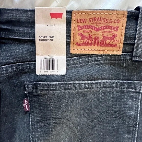 Levi’s Boyfriend Skinny Fit in Vintage Black - Size 28 New With Tags - Picture 4 of 4